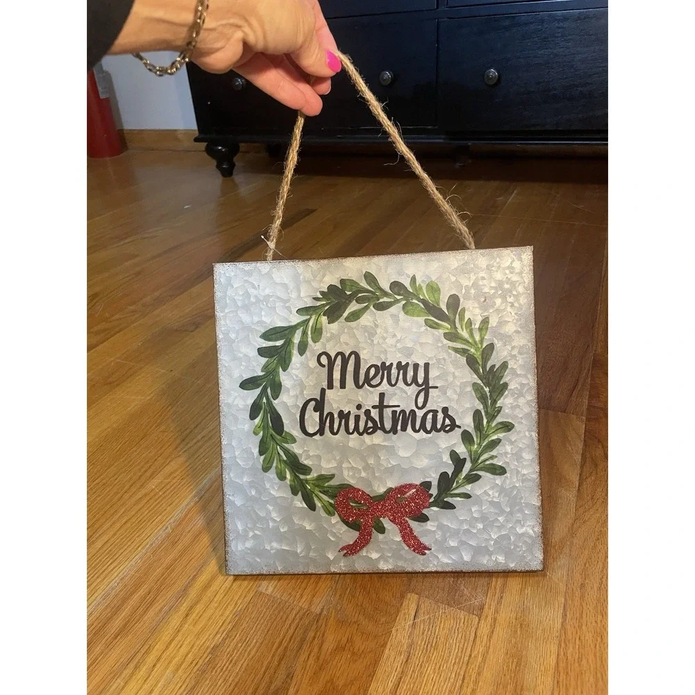 Brand New-MERRY CHRISTMAS Traditional Christmas wreath Metal Hanging Sign‎
